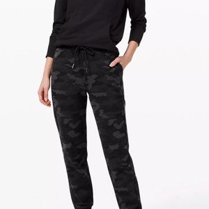 Scuba High-Rise Jogger Fleece - Black Camo